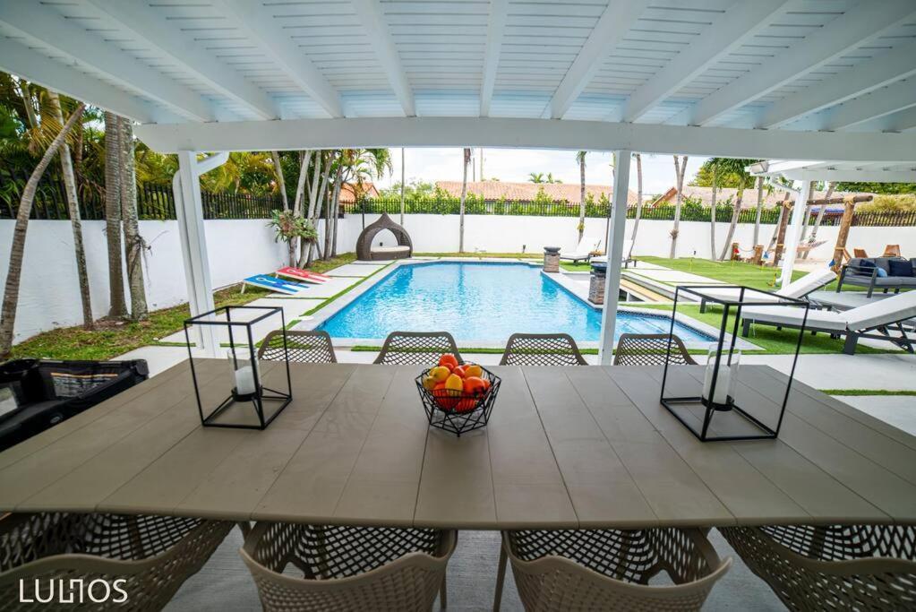Entertainment Elegance - Miami Villa L33 Tamiami Exterior photo